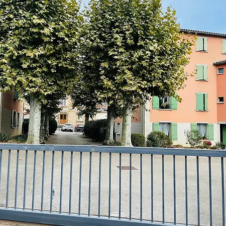 Cosy Balcon Parking Apartment *